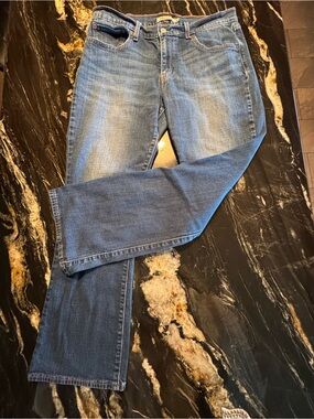 Classic Levi’s Dark Blue Denim Jeans boot cut